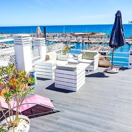 Hotel The Moonlight Sea View 3*